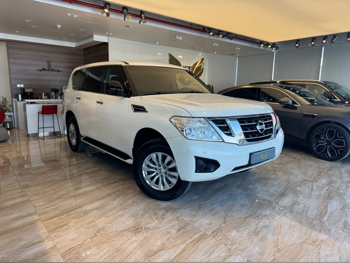 نيسان  باترول  أكس أي  2017  اوتوماتيك  165,000 كم  6 سلندر  دفع رباعي  اس يو في  أبيض