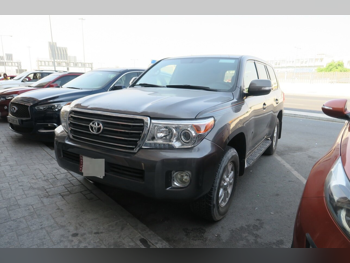 تويوتا  لاند كروزر  جي  2013  اوتوماتيك  250,000 كم  6 سلندر  دفع رباعي  اس يو في  رمادي