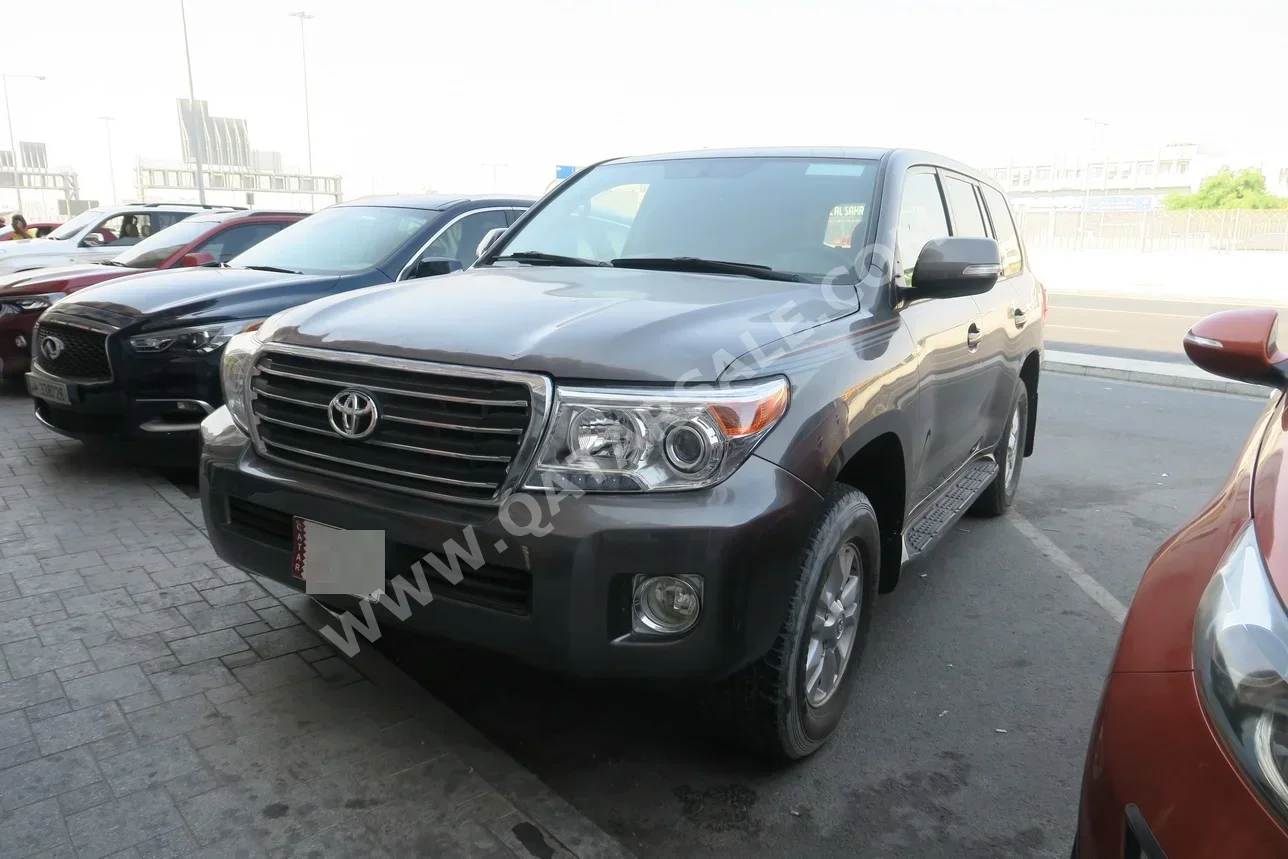 تويوتا  لاند كروزر  جي  2013  اوتوماتيك  250,000 كم  6 سلندر  دفع رباعي  اس يو في  رمادي