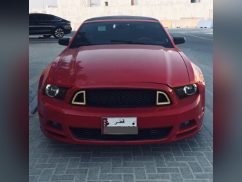 فورد  موستانغ  2014  اوتوماتيك  270,000 كم  6 سلندر  دفع خلفي  كوبيه \ سبورت  عنابي