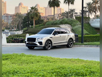 بنتلي  بينتايجا  اس  2022  اوتوماتيك  36,000 كم  8 سلندر  دفع رباعي  اس يو في  فضي  تحت الضمان