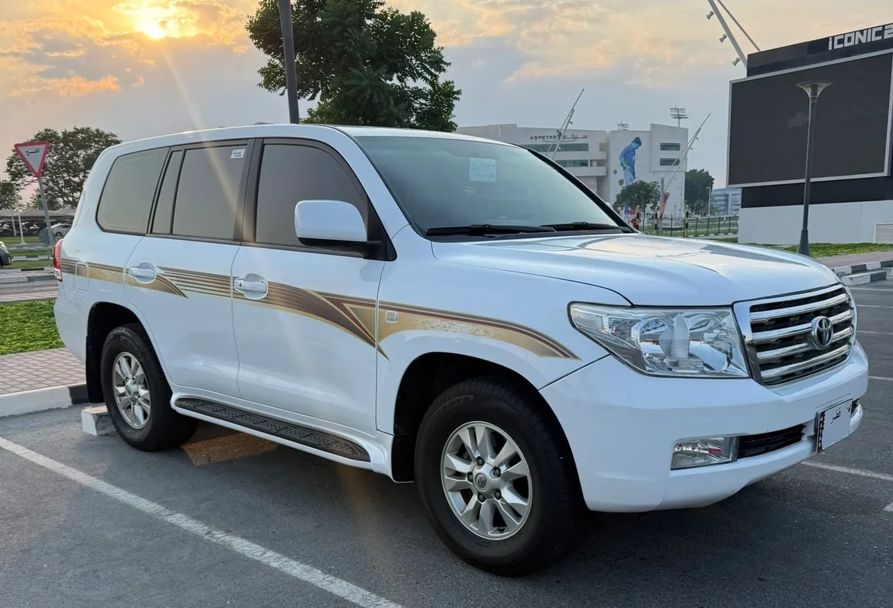 Toyota  Land Cruiser  GX  2010  Automatic  550,000 Km  6 Cylinder  Four Wheel Drive (4WD)  SUV  Pearl