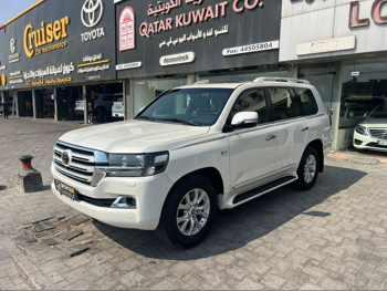 Toyota  Land Cruiser  VXR White Edition  2017  Automatic  136,000 Km  8 Cylinder  Four Wheel Drive (4WD)  SUV  White