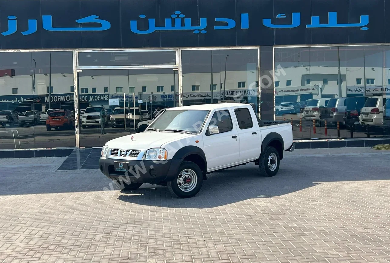 نيسان  بيك أب  2015  عادي  214,000 كم  4 سلندر  دفع خلفي  بيكب  أبيض