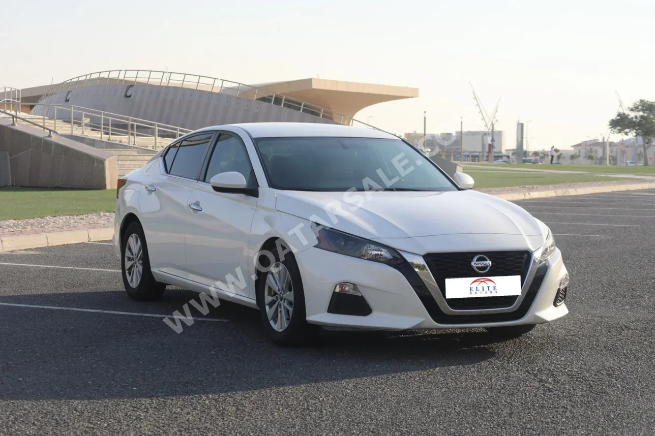 نيسان ألتيما 2.5 اس 2021 اوتوماتيك 55,000 كم 4 سلندر سحب امامي سيدان أبيض