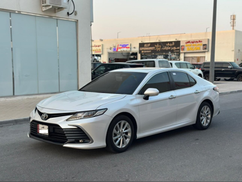 Toyota  Camry  GLE  2024  Automatic  49,000 Km  4 Cylinder  Front Wheel Drive (FWD)  Sedan  White  With Warranty