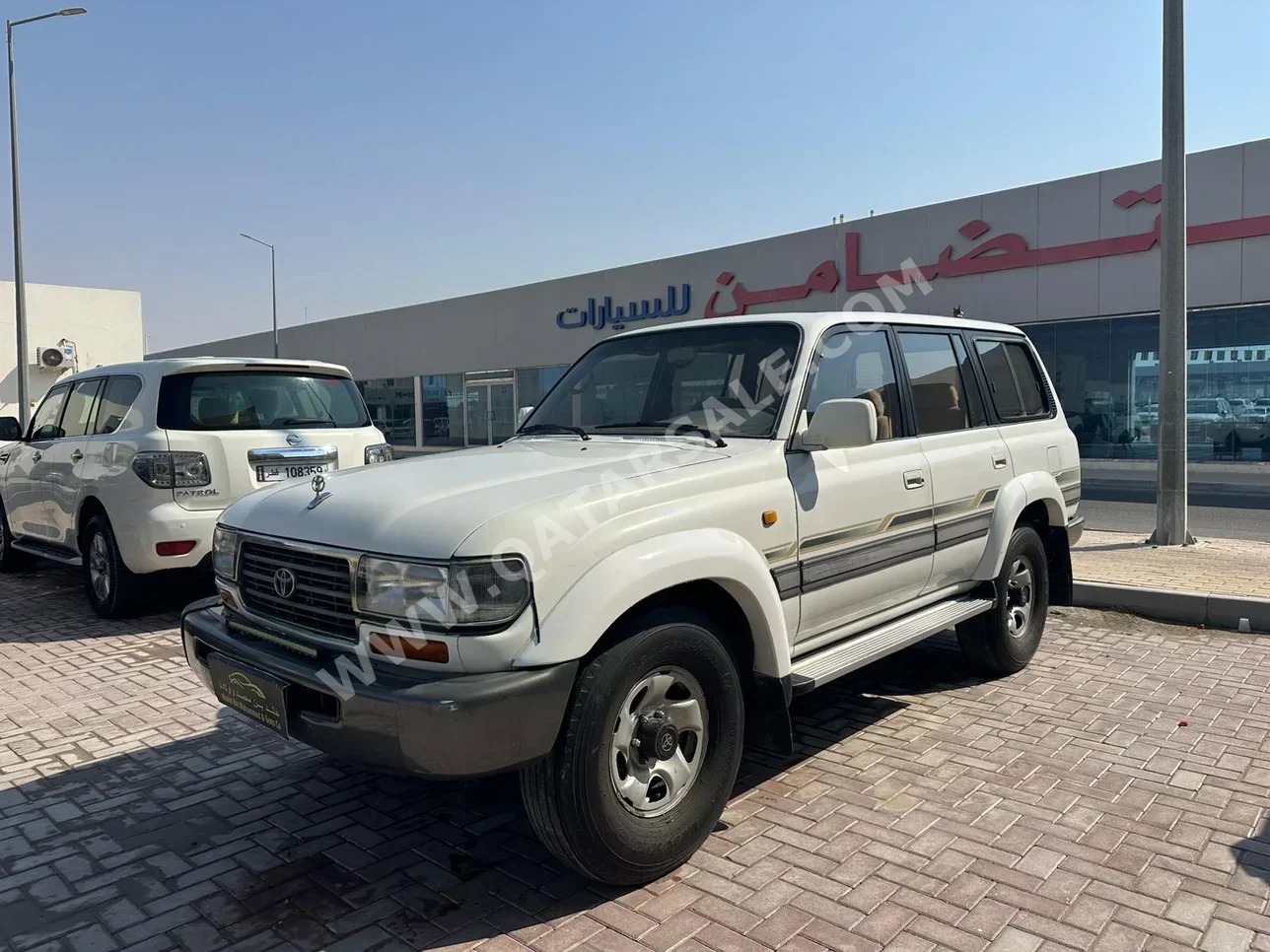 تويوتا  لاند كروزر  في اكس ار  1997  اوتوماتيك  490,000 كم  8 سلندر  دفع رباعي  اس يو في  أبيض