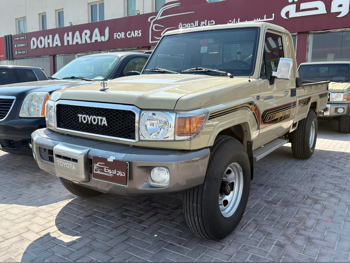 Toyota  Land Cruiser  LX  2015  Manual  200,000 Km  6 Cylinder  Four Wheel Drive (4WD)  Pick Up  Beige
