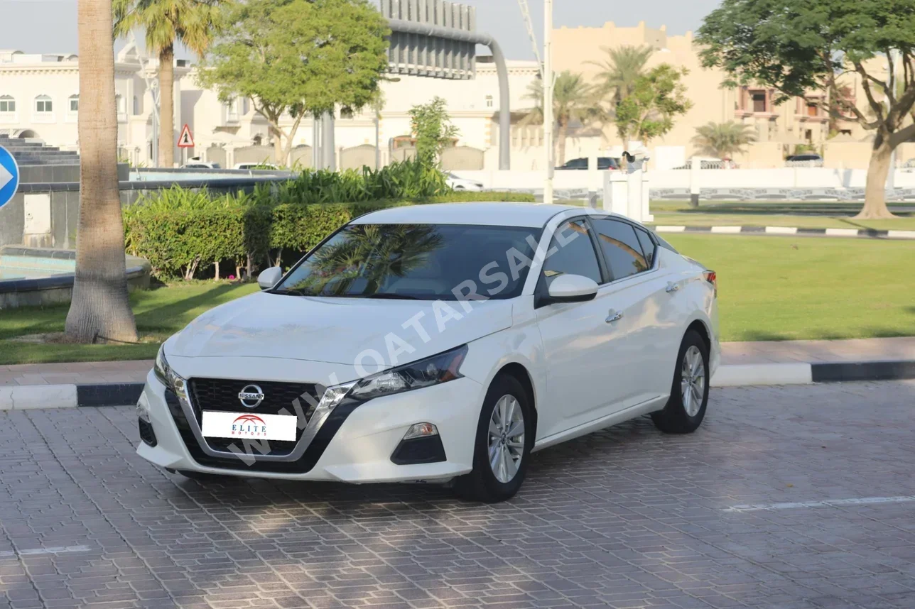 نيسان ألتيما 2.5 اس 2022 اوتوماتيك 51,000 كم 4 سلندر سحب امامي سيدان أبيض