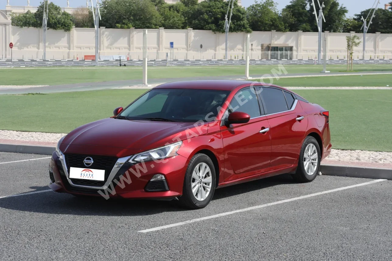 نيسان ألتيما 2.5 اس 2020 اوتوماتيك 94,000 كم 4 سلندر سحب امامي سيدان أحمر