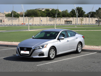 نيسان  ألتيما  2.5 اس  2020  اوتوماتيك  85,000 كم  4 سلندر  سحب امامي  سيدان  فضي