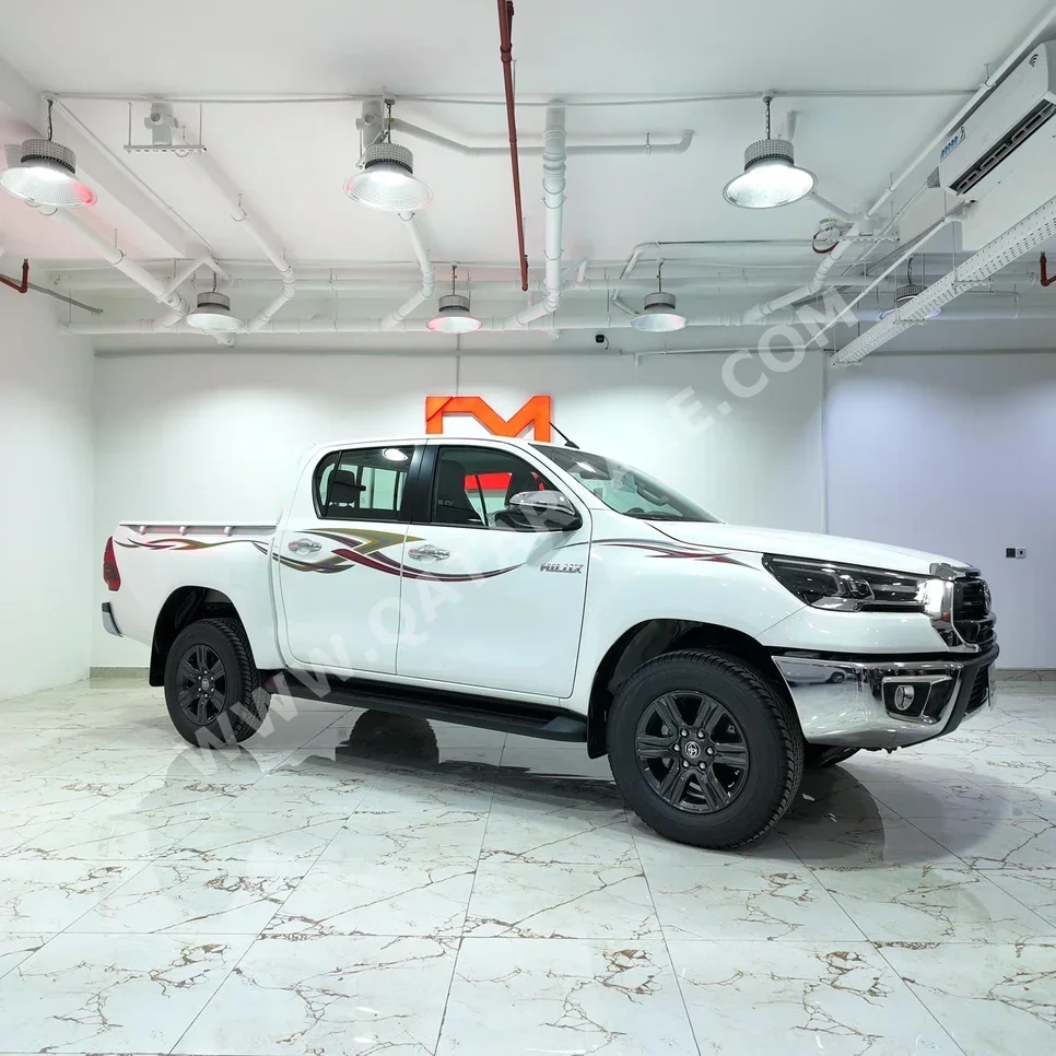 تويوتا  هاي لوكس  2025  اوتوماتيك  0 كم  4 سلندر  دفع رباعي  بيكب  أبيض  تحت الضمان