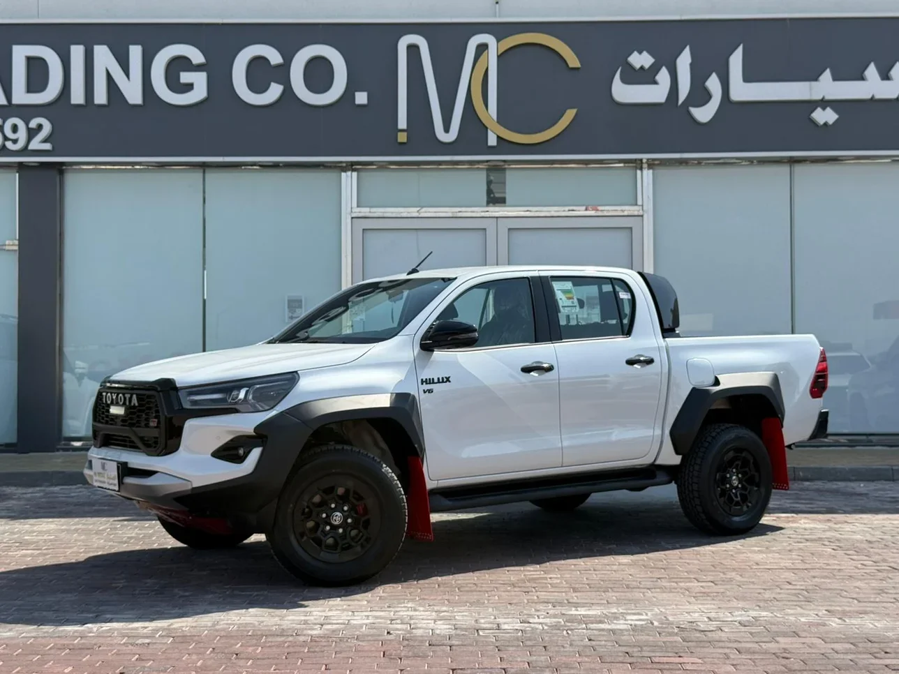 تويوتا هاي لوكس جي ار سبورت 2025 اوتوماتيك 0 كم 6 سلندر دفع رباعي بيكب أبيض تحت الضمان