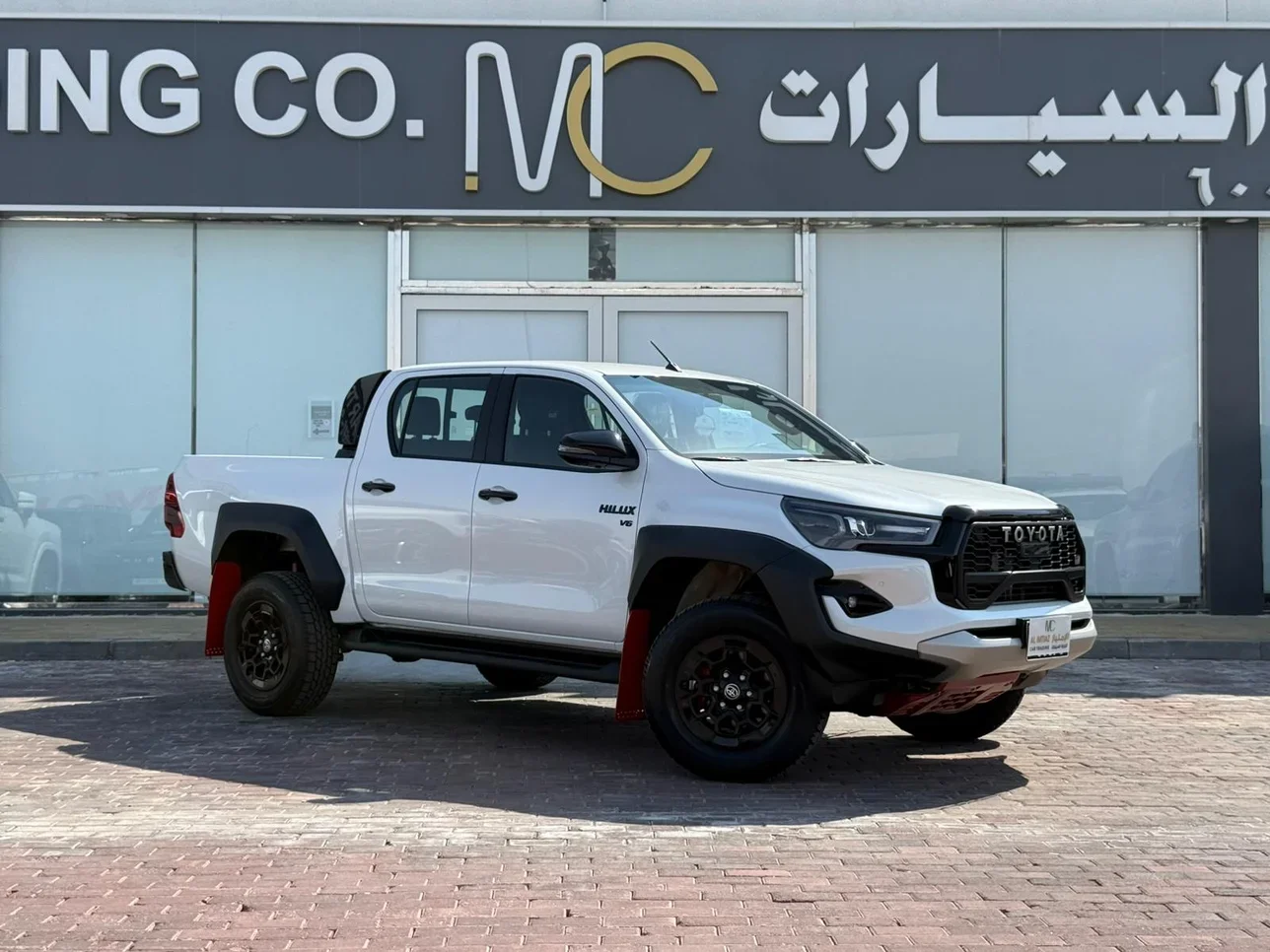تويوتا هاي لوكس جي ار سبورت 2025 اوتوماتيك 0 كم 6 سلندر دفع رباعي بيكب أبيض تحت الضمان