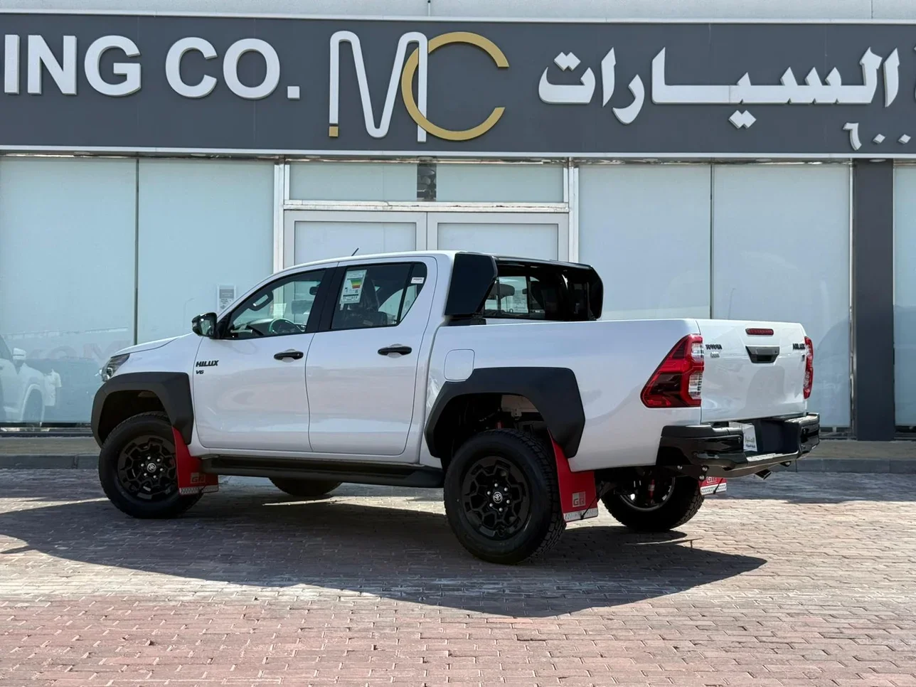 تويوتا هاي لوكس جي ار سبورت 2025 اوتوماتيك 0 كم 6 سلندر دفع رباعي بيكب أبيض تحت الضمان