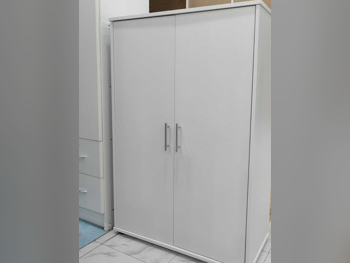 رفوف وخزانات الأحذية