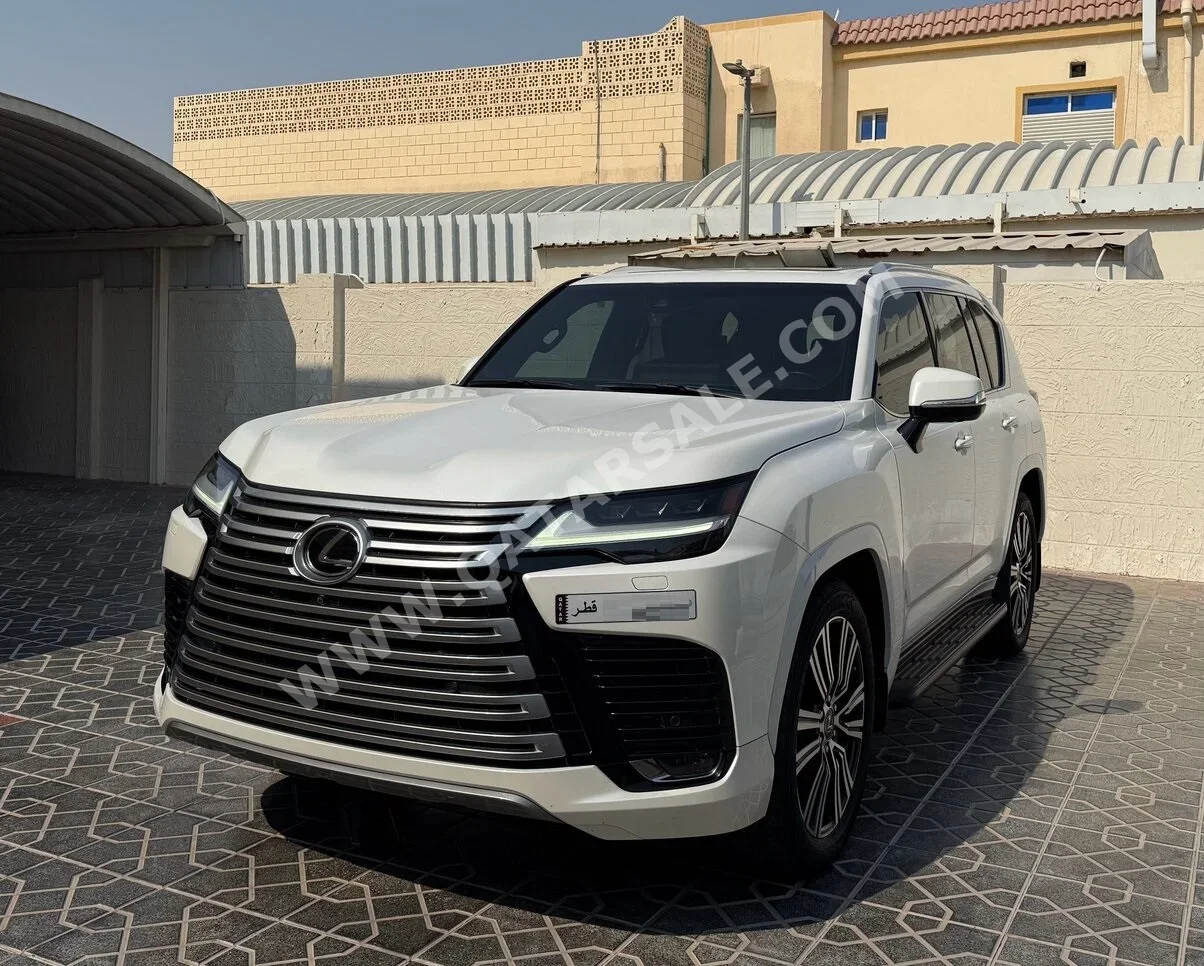 لكزس ال اكس 600 لكجري 2023 اوتوماتيك 120,000 كم 6 سلندر دفع رباعي اس يو في أبيض