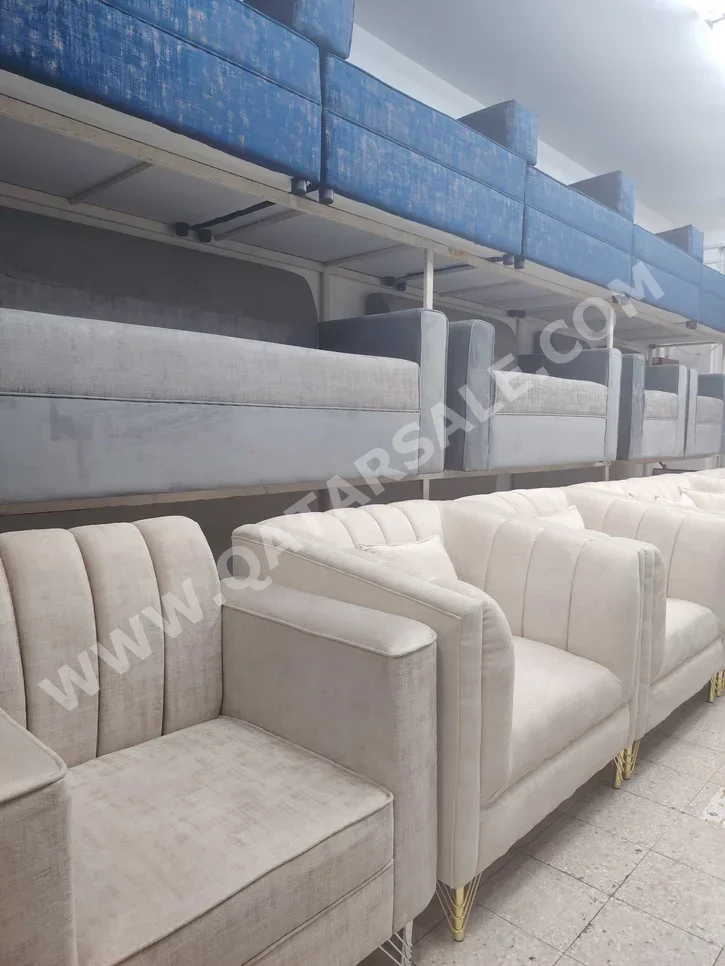 الأرائك والكنب والكراسي لايف ستايل  طقم كنب  - قماش  - اللون البيج