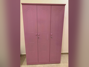 خزائن ودواليب الملابس والزينة - دوحة فيرنيتشر  - خزائن