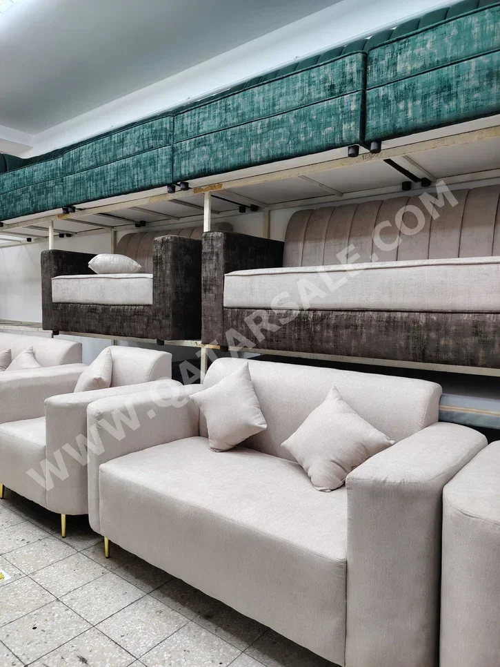 الأرائك والكنب والكراسي لايف ستايل  طقم كنب  - قماش  - اللون البيج