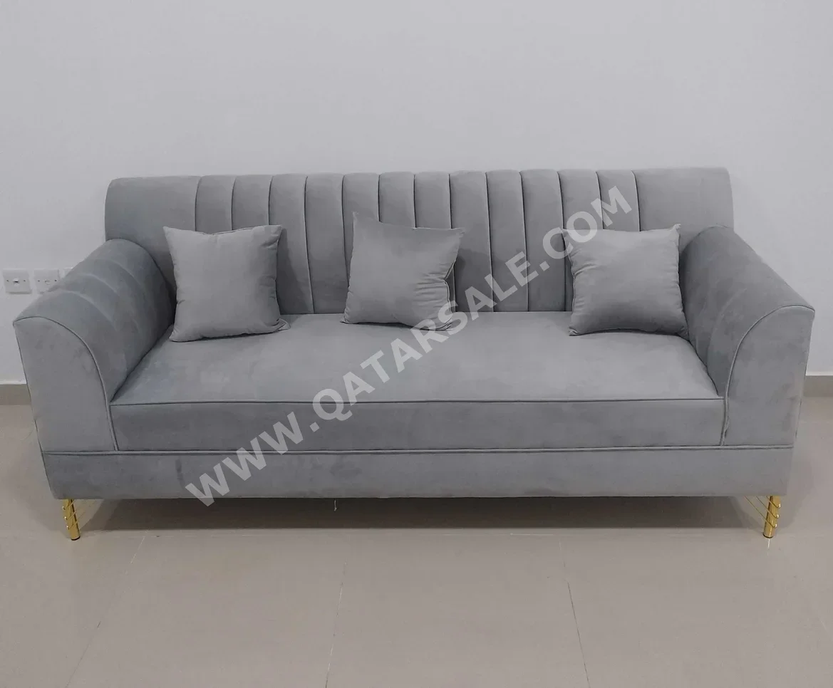 الأرائك والكنب والكراسي لايف ستايل  كنبة بثلاث مقاعد  - قماش  - اللون الرمادي