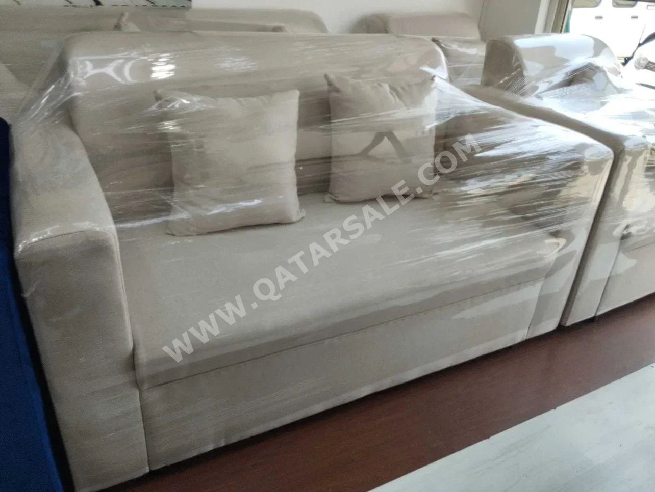 الأرائك والكنب والكراسي لايف ستايل  طقم كنب  - قماش  - اللون البيج