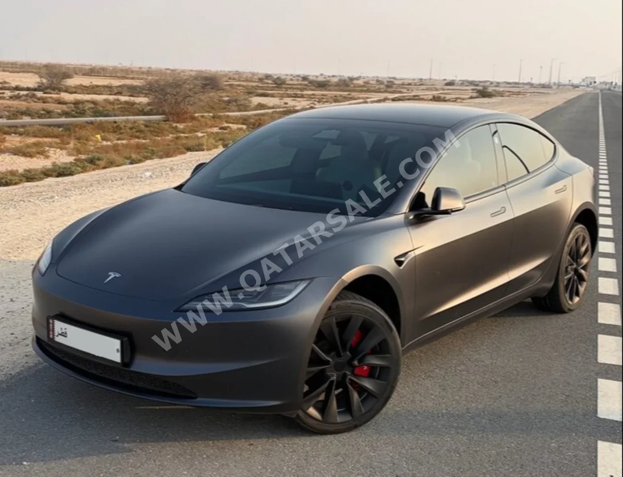 تسلا مودل 3 لونج راينج 2024 اوتوماتيك 50,000 كم 0 سلندر دفع كلي مستمر سيدان رمادي غامق تحت الضمان