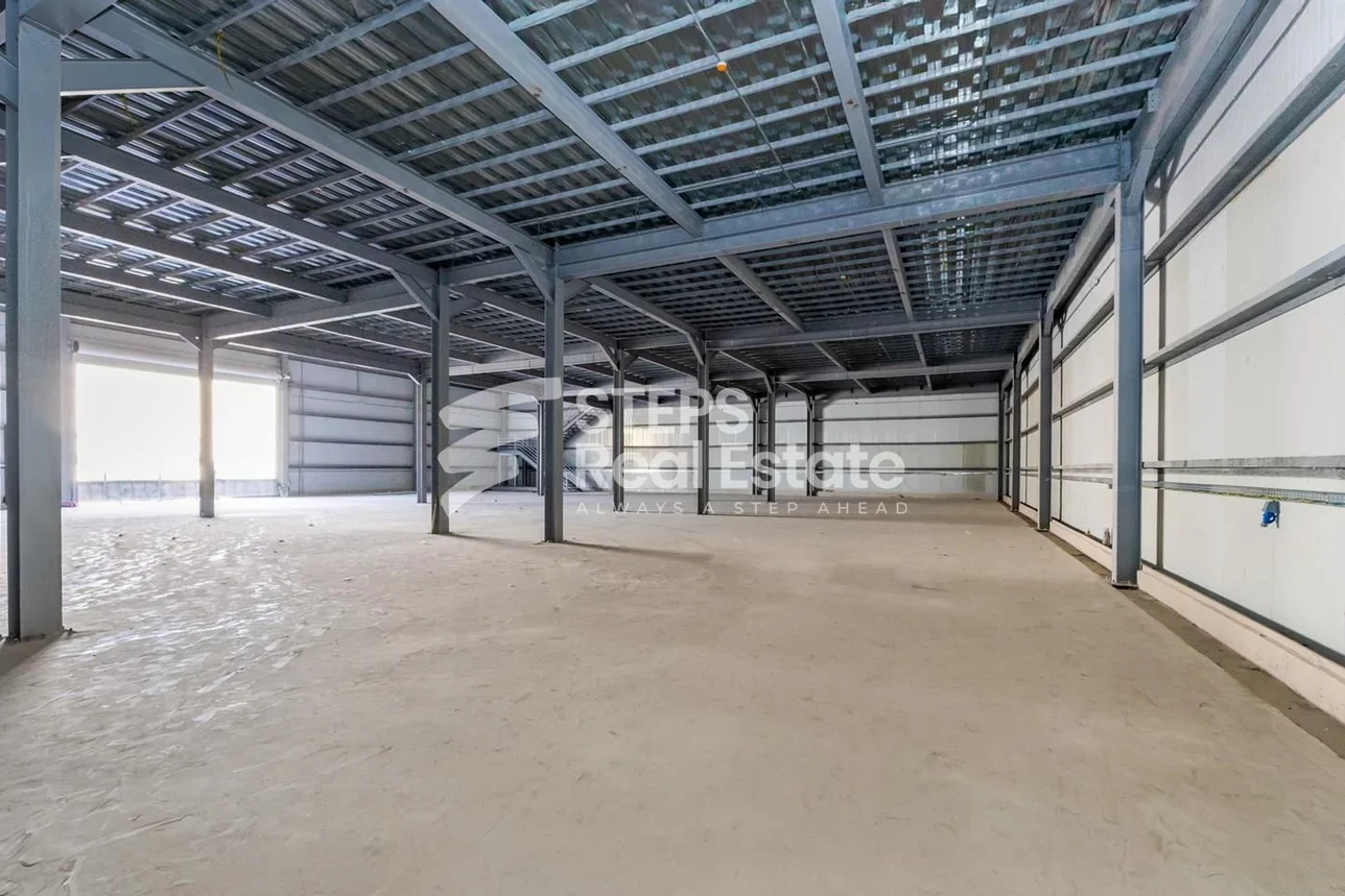 مخازن و مستودعات - الوكرة  - بركة العوامر  -المساحة: 2000 متر مربع