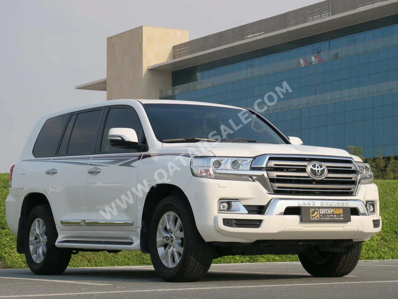 تويوتا لاند كروزر جي اكس ار 2018 اوتوماتيك 95,000 كم 8 سلندر دفع رباعي اس يو في أبيض