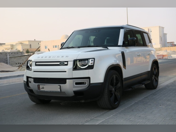 لاند روفر ديفيندر 110 2023 اوتوماتيك 52,000 كم 4 سلندر دفع رباعي اس يو في أبيض تحت الضمان