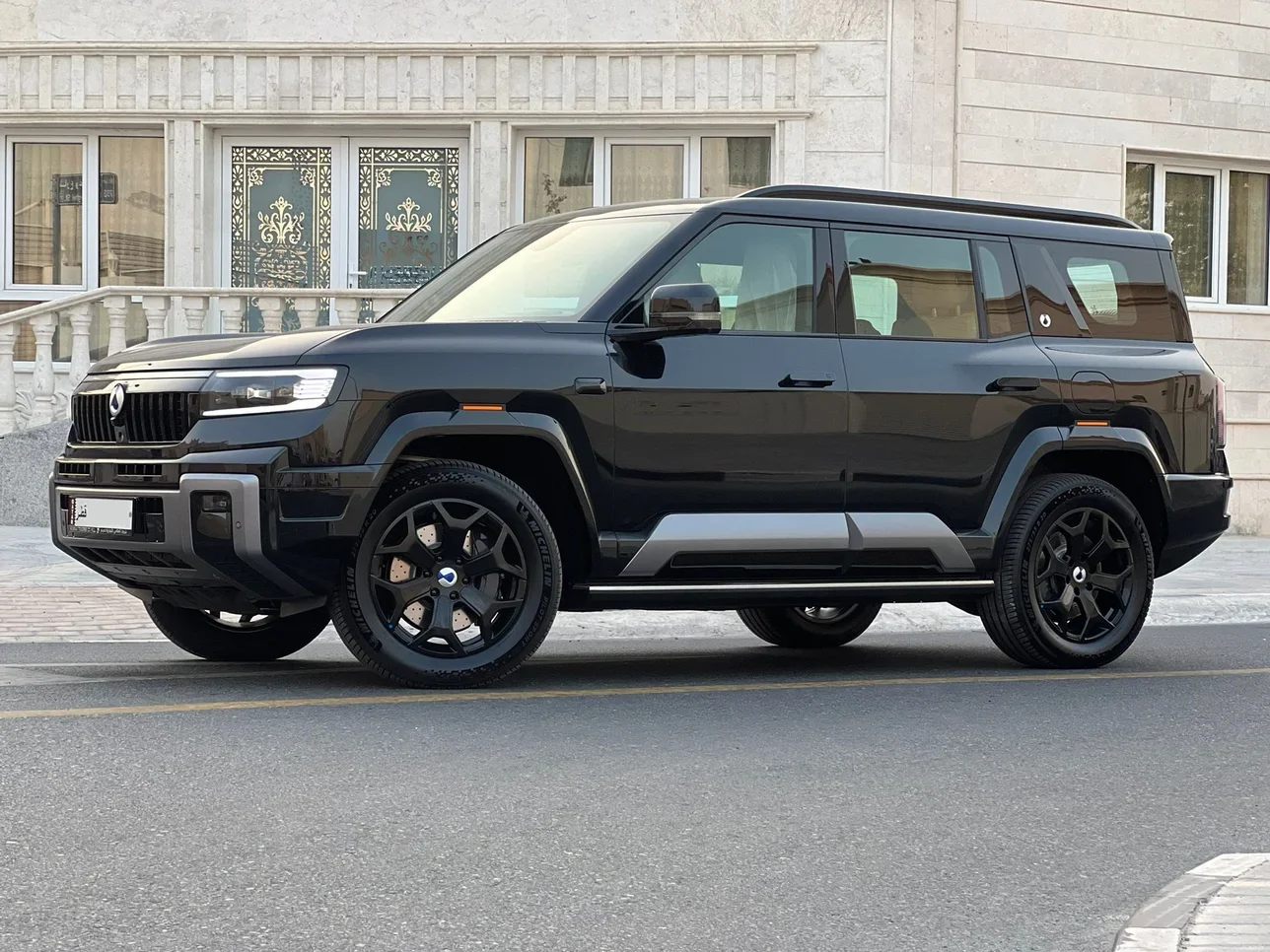 BYD  Denza  B 8  2026  Automatic  0 Km  4 Cylinder  Four Wheel Drive (4WD)  SUV  Black  With Warranty