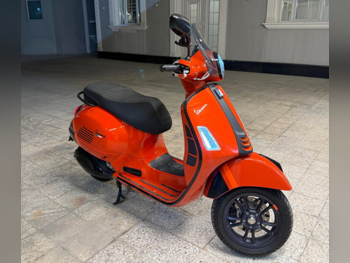 Vespa  GTS SUPER 300 -  2023 - Color Orange -  Warranty