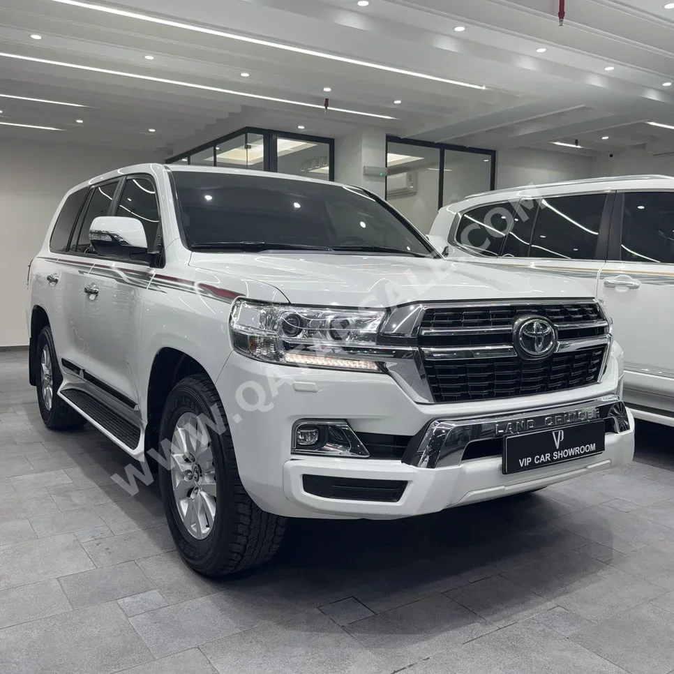 Toyota  Land Cruiser  GXR  2021  Automatic  111,000 Km  8 Cylinder  Four Wheel Drive (4WD)  SUV  White