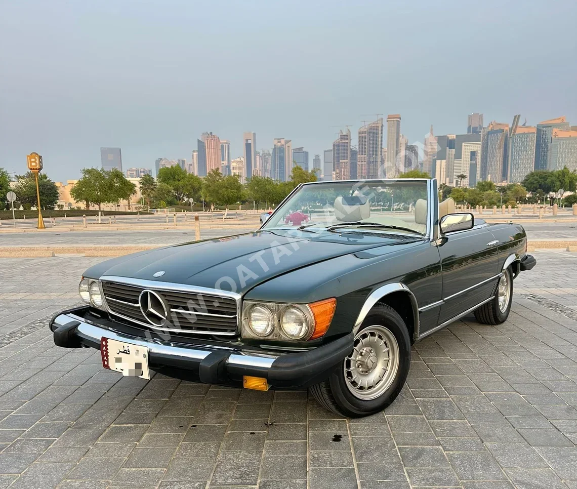 مرسيدس - بنز  380 SL  1983  اوتوماتيك  190,000 كم  8 سلندر  دفع خلفي  كلاسك  أخضر عشبي