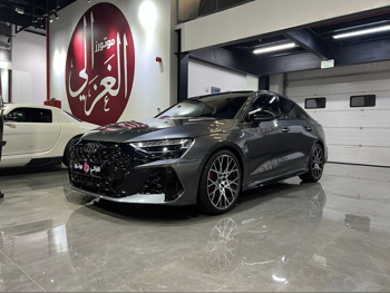 اودي  أر أس  3  2025  اوتوماتيك  7,000 كم  6 سلندر  دفع كلي مستمر  سيدان  رمادي  تحت الضمان