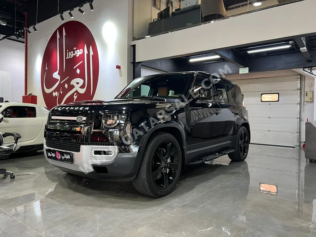 لاند روفر  ديفيندر  110  2024  اوتوماتيك  90,000 كم  6 سلندر  دفع رباعي  اس يو في  أسود  تحت الضمان