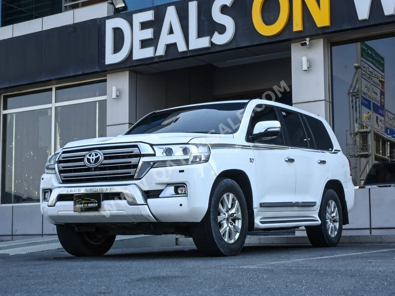 تويوتا لاند كروزر في اكس ار 2018 اوتوماتيك 229,000 كم 8 سلندر دفع رباعي اس يو في أبيض