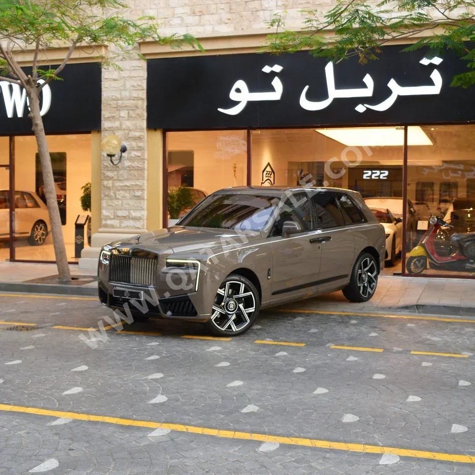 رولز - رويس كولينان بلاك بادج 2025 اوتوماتيك 3,720 كم 12 سلندر دفع رباعي اس يو في رمادي تحت الضمان