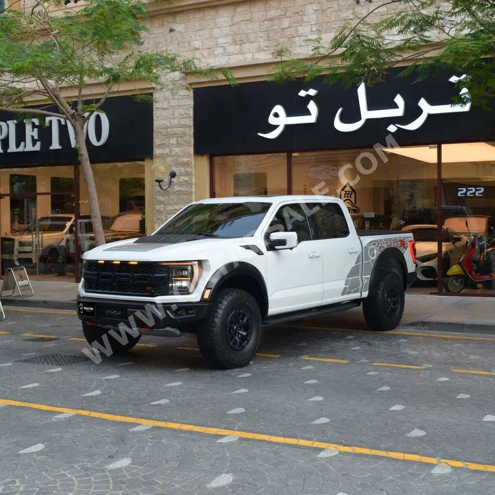 فورد رابتر ار 2023 اوتوماتيك 22,100 كم 8 سلندر دفع رباعي بيكب أبيض تحت الضمان