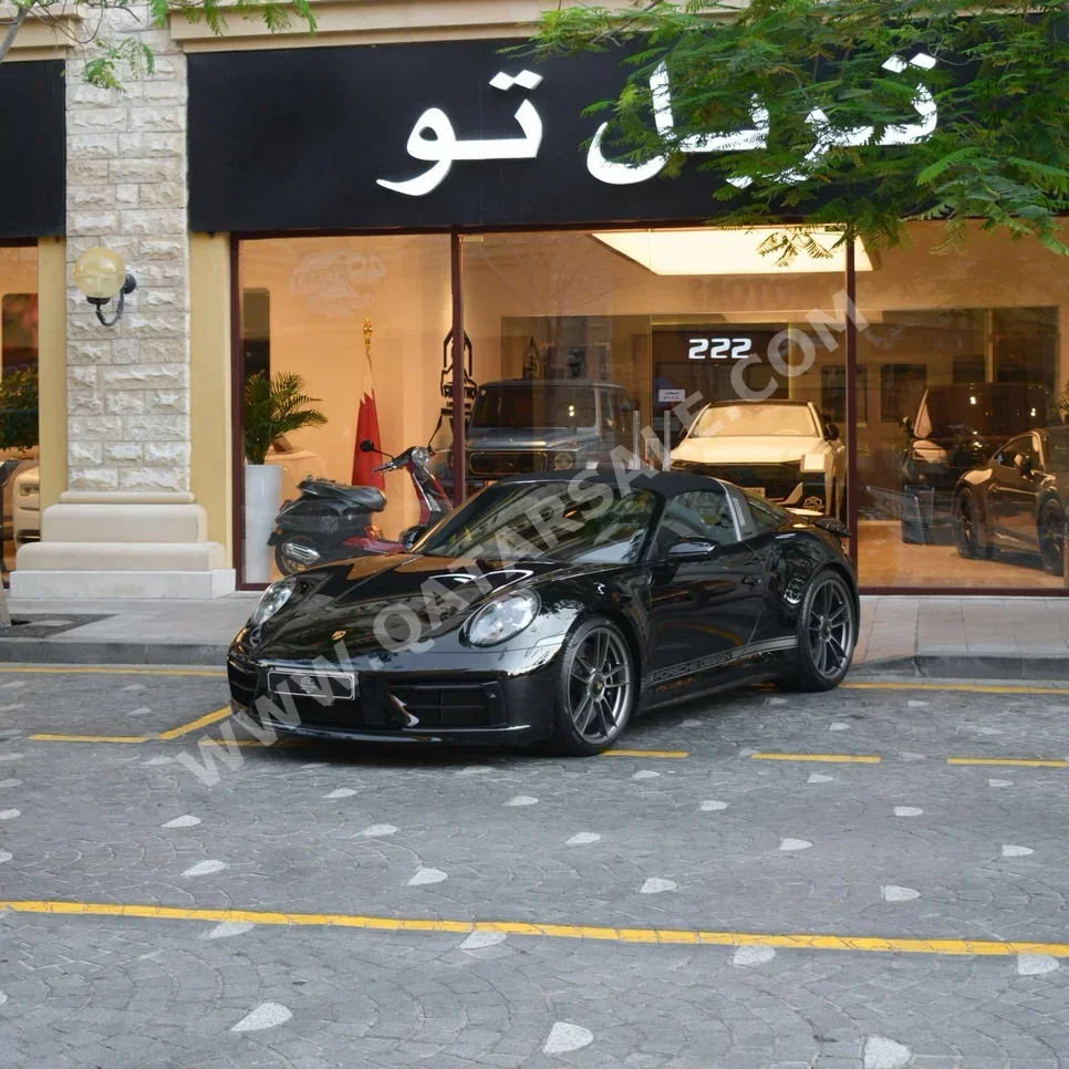 بورش 911 2022 اوتوماتيك 5,000 كم 6 سلندر دفع خلفي كوبيه \ سبورت أسود تحت الضمان