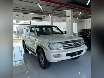 Toyota  Land Cruiser  GXR  2006  Automatic  414,000 Km  6 Cylinder  Four Wheel Drive (4WD)  SUV  White