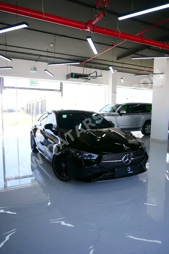 مرسيدس - بنز سي ال ايه 200 2025 اوتوماتيك 15,000 كم 4 سلندر دفع خلفي سيدان أسود تحت الضمان