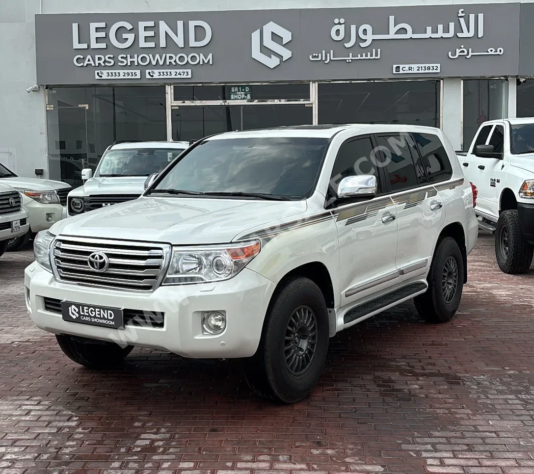 تويوتا لاند كروزر جي اكس ار 2014 اوتوماتيك 346,694 كم 8 سلندر دفع رباعي اس يو في أبيض