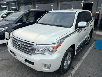 تويوتا  لاند كروزر  جي اكس ار  2012  اوتوماتيك  400,000 كم  8 سلندر  دفع رباعي  اس يو في  أبيض