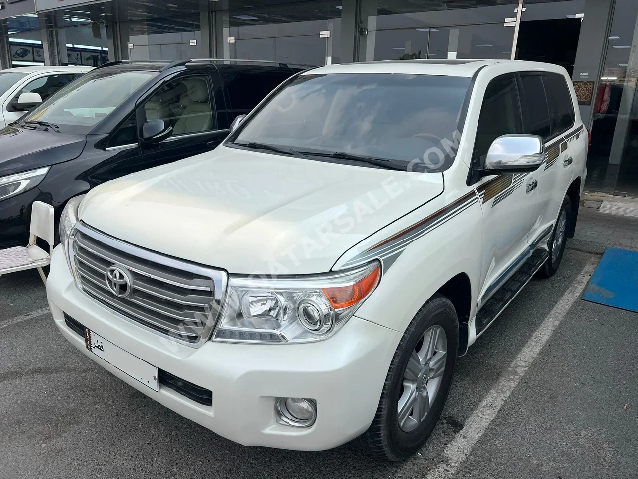 تويوتا لاند كروزر جي اكس ار 2012 اوتوماتيك 400,000 كم 8 سلندر دفع رباعي اس يو في أبيض