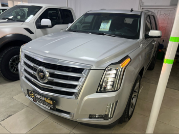 كاديلاك اسكيليد 2015 اوتوماتيك 176,000 كم 8 سلندر دفع رباعي اس يو في فضي