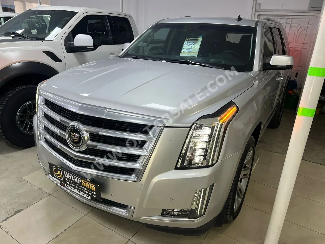 كاديلاك اسكيليد 2015 اوتوماتيك 176,000 كم 8 سلندر دفع رباعي اس يو في فضي