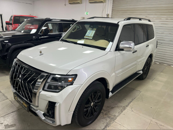 Mitsubishi  Pajero  2020  Automatic  71,000 Km  6 Cylinder  Four Wheel Drive (4WD)  SUV  White