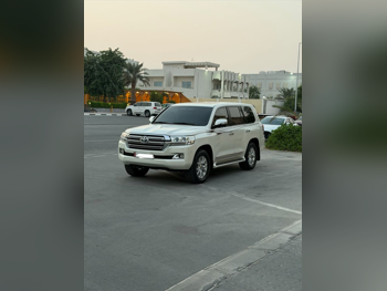 Toyota  Land Cruiser  GXR  2018  Automatic  253,000 Km  8 Cylinder  Four Wheel Drive (4WD)  SUV  White