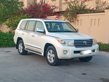 Toyota  Land Cruiser  GXR  2014  Automatic  250,000 Km  8 Cylinder  Four Wheel Drive (4WD)  SUV  White